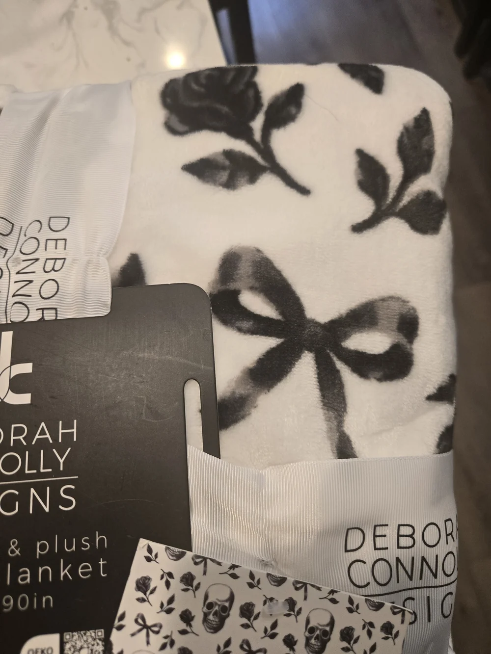 NWT!! Deborah Connolly Black & White Skull & Roses Plush Queen Blanket
